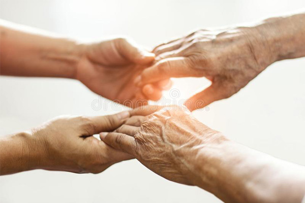 وظایف مراقب سالمند برای تقویت ارتباط سالمند